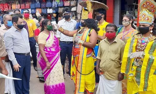 ഓണാശംസക്ക്​ പകരം കോവിഡ്​ ബോധവൽക്കരണവുമായി മാവേലി