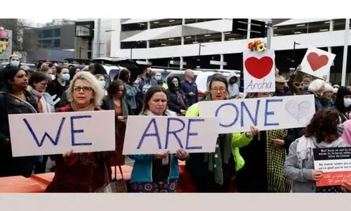 പിതാവി​െൻറ കാലിൽ ചുറ്റിപ്പിടിച്ച്​ ഒളിച്ച കുഞ്ഞിനെ നിങ്ങൾ മനഃപൂർവം ​െകാന്നു