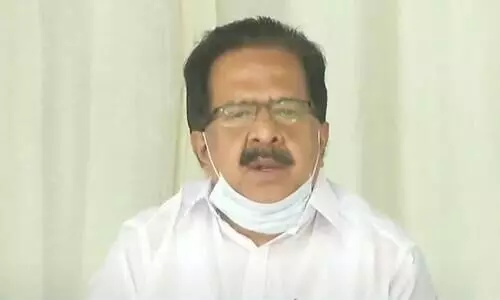 വടക്കാഞ്ചേരിയിൽ നിർമിക്കുന്നത് കാറ്റടിച്ചാൽ വീഴുന്ന കെട്ടിടമെന്ന് രമേശ് ചെന്നിത്തല