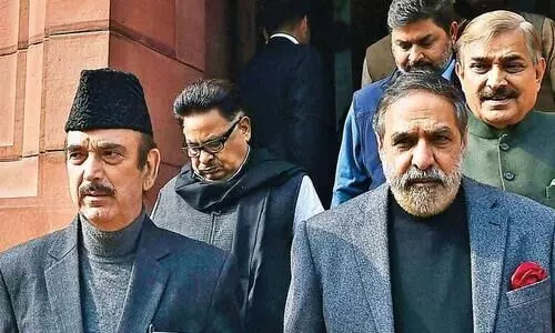 കോൺഗ്രസിൽ  വി​യോ​ജി​പ്പി​ന്​ മൂ​ർ​ച്ച​കൂ​ട്ടി വി​മ​ത സം​ഘം; തി​രി​ച്ച​ടി​ച്ച്​ നേ​താ​ക്ക​ൾ