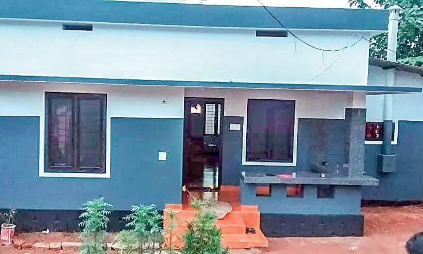 പൂങ്ങോട് കുഴിപ്പുള്ളി തൊടിക രാജൻ^ഇന്ദിര ദമ്പതികളുടെ കുടുംബത്തിന് നിർമിച്ചു നൽകിയ വീട്