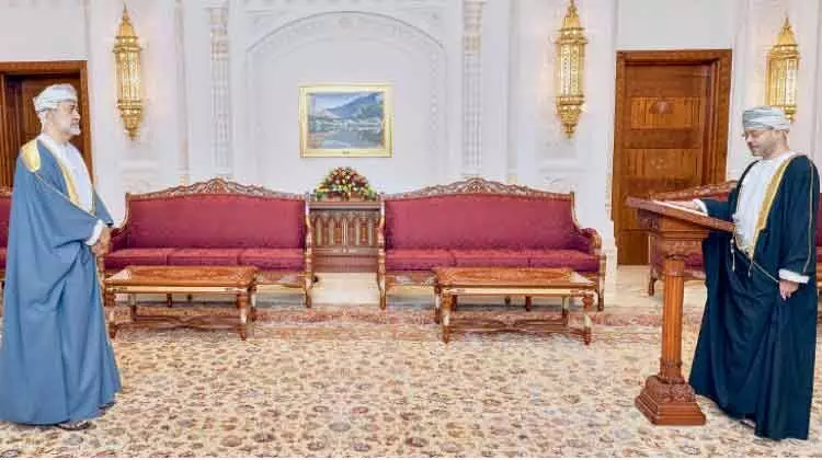 മന്ത്രിമാർ സുൽത്താന്​ മുന്നിൽ സത്യ പ്രതിജ്​ഞ ചെയ്​ത്​ ചുമതലയേറ്റു