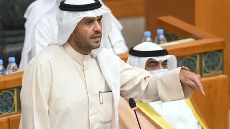 കു​വൈ​ത്ത്​ ആ​ഭ്യ​ന്ത​ര​മ​ന്ത്രി അ​ന​സ്​ അ​ൽ സാ​ലി​ഹ്​ അ​വി​ശ്വാ​സം അ​തി​ജ​യി​ച്ചു