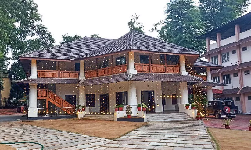 ചാ​ല​ക്കു​ടി റ​സ്​​റ്റ്​ ഹൗ​സ്