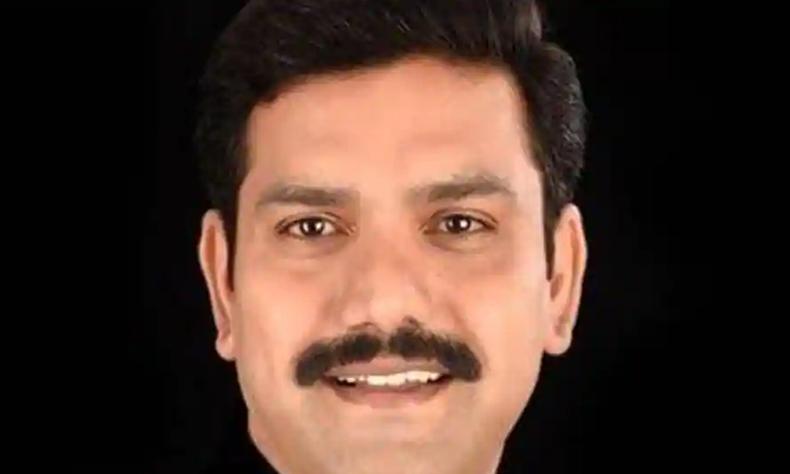 യെദിയൂരപ്പയുടെ മകൻ സൂപ്പർ മുഖ്യമന്ത്രി ചമയുന്നു; ബി.ജെ.പി എം.എൽ.എമാരുടെ കത്ത് കോൺഗ്രസ് പുറത്തുവിട്ടു യെദിയൂരപ്പയുടെ മകൻ സൂപ്പർ മുഖ്യമന്ത്രി ചമയുന്നു; ബി.ജെ.പി എം.എൽ.എമാരുടെ കത്ത് കോൺഗ്രസ് പുറത്തുവിട്ടു