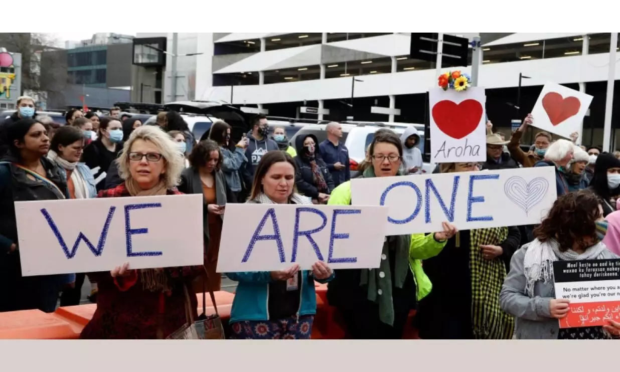 പിതാവിെൻറ കാലിൽ ചുറ്റിപ്പിടിച്ച് ഒളിച്ച കുഞ്ഞിനെ നിങ്ങൾ മനഃപൂർവം െകാന്നു പിതാവിെൻറ കാലിൽ ചുറ്റിപ്പിടിച്ച് ഒളിച്ച കുഞ്ഞിനെ നിങ്ങൾ മനഃപൂർവം െകാന്നു