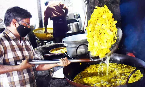 ഓണം: ഒഴിച്ചുകൂടാനാവില്ല കായവറുത്തത്