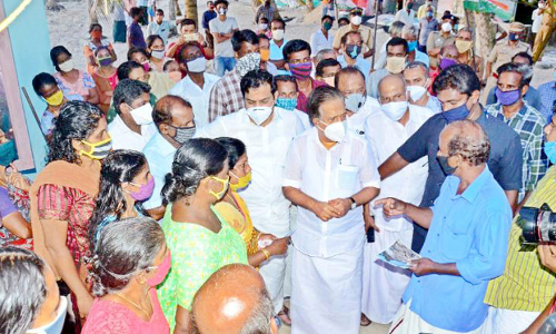 തീ​ര​ജ​ന​ത​യു​ടെ പ്ര​ശ്ന പ​രി​ഹാ​ര​ത്തി​ന് സ​ർ​ക്കാ​ർ ഇ​ട​പെ​ടു​ന്നി​ല്ല -ചെ​ന്നി​ത്ത​ല