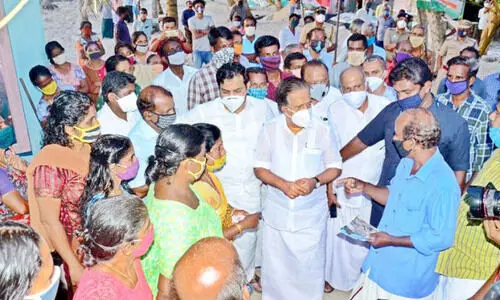 തീ​ര​ജ​ന​ത​യു​ടെ പ്ര​ശ്ന പ​രി​ഹാ​ര​ത്തി​ന് സ​ർ​ക്കാ​ർ ഇ​ട​പെ​ടു​ന്നി​ല്ല -ചെ​ന്നി​ത്ത​ല