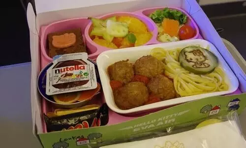 വിമാനങ്ങളിൽ ഭക്ഷണം നൽകാൻ അനുമതി; മാസ്​ക്​ ധരിക്കാത്തവരെ വിലക്കും