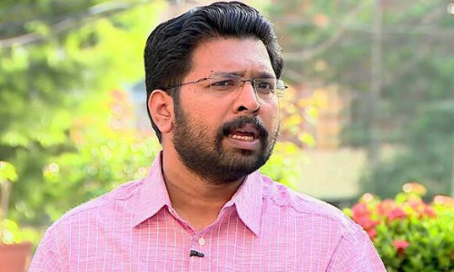 കോൺഗ്രസ് നേതാക്കളുടെ വിമർശനം നേരിടുന്ന ശശി തരൂരിനെ അനുകൂലിച്ച് ശബരീനാഥ്