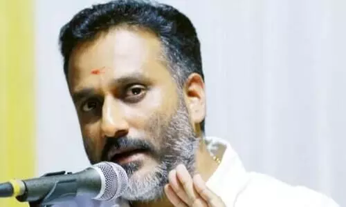 അന്ന്​ വ്യാജരേഖ​, ഇന്ന്​ സ്വർണക്കടത്ത്​;  വിവാദങ്ങളിൽ കുടുങ്ങി അനിൽ നമ്പ്യാർ