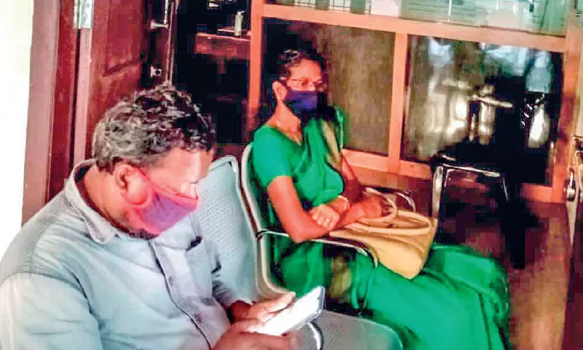 ക്വാ​റ​ൻ​റീ​ൻ കേ​ന്ദ്ര​ത്തി​ലേ​ക്ക്​ ന​ൽ​കി​യ ഭ​ക്ഷ​ണ​ത്തി​ന്​ പ​ണ​വും ഓ​ട്ടോ​ചാ​ർ​ജും ന​ൽ​കി​യി​ല്ല