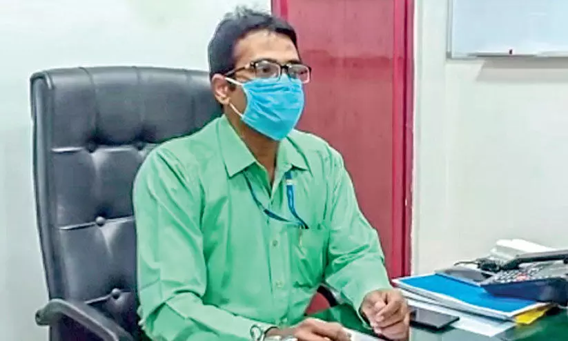 നഗരസഭ െസക്രട്ടറി കോടതി ഉത്തരവോടെ വീണ്ടും കോട്ടക്കലിൽ ചുമതലയേറ്റു നഗരസഭ െസക്രട്ടറി കോടതി ഉത്തരവോടെ വീണ്ടും കോട്ടക്കലിൽ ചുമതലയേറ്റു