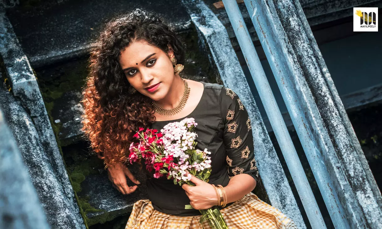 ഈ ഉടയാടകൾക്ക് മയിൽപീലി ചന്തം