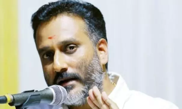 അന്ന് വ്യാജരേഖ, ഇന്ന് സ്വർണക്കടത്ത്; വിവാദങ്ങളിൽ കുടുങ്ങി അനിൽ നമ്പ്യാർ അന്ന് വ്യാജരേഖ, ഇന്ന് സ്വർണക്കടത്ത്; വിവാദങ്ങളിൽ കുടുങ്ങി അനിൽ നമ്പ്യാർ