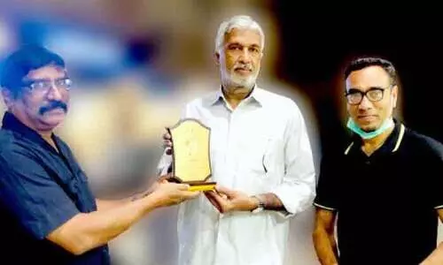 ഗോ​പി നെ​ടു​ങ്ങാ​ടി​ക്ക് മാ​ന​വീ​യം യാ​ത്ര​യ​യ​പ്പ് ന​ൽ​കി