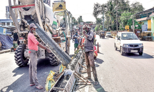 ദേശീയപാത നവീകരണം: കോട്ടപ്പടിയിൽ സ്ഥിരം ഡിവൈഡർ നിർമാണം തുടങ്ങി