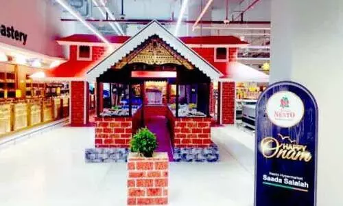 കോവിഡ് നിയന്ത്രണങ്ങൾക്കിടയിലും ഒാണം കേമമാക്കാൻ മലയാളികൾ കോവിഡ് നിയന്ത്രണങ്ങൾക്കിടയിലും ഒാണം കേമമാക്കാൻ മലയാളികൾ