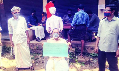 ഓണം വിപണിക്കു മുന്നിൽ വാർഡ് അംഗത്തിന്‍റെ നിരാഹാര സമരം