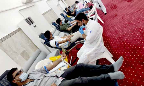 ര​ക്ത​ദാ​ന ക്യാ​മ്പ്​ ന​ട​ത്തി