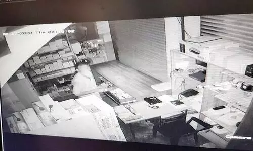 കട കുത്തിത്തുറന്ന് പണം കവർന്നു