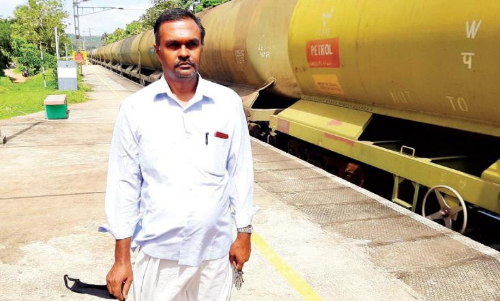 റെയിൽവേയിൽ ജോലിയുണ്ട്; ഓണമുണ്ണാൻ ചില്ലിക്കാശില്ല