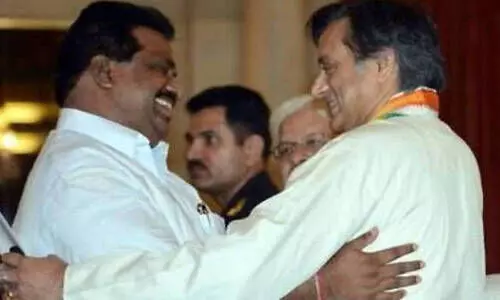 ശശി തരൂരിനോട് മാപ്പ് പറഞ്ഞ് കൊടിക്കുന്നിൽ സുരേഷ്