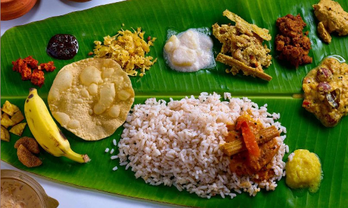 പൊതുസദ്യ ഒഴിവാക്കണം; പണമിടപാട് പരമാവധി ഡിജിറ്റലാക്കണം -മുഖ്യമന്ത്രി