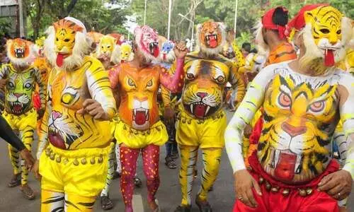 തൃശൂരിൽ പുലികളിറങ്ങും; ഫേസ്​ബുക്കിൽ ലൈവായി