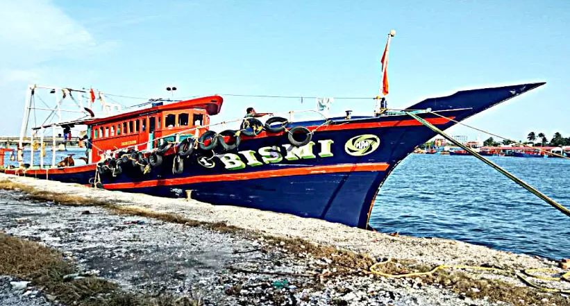 കോവിഡ് മാനദണ്ഡം ലംഘിച്ച ബോട്ട് പിടികൂടി