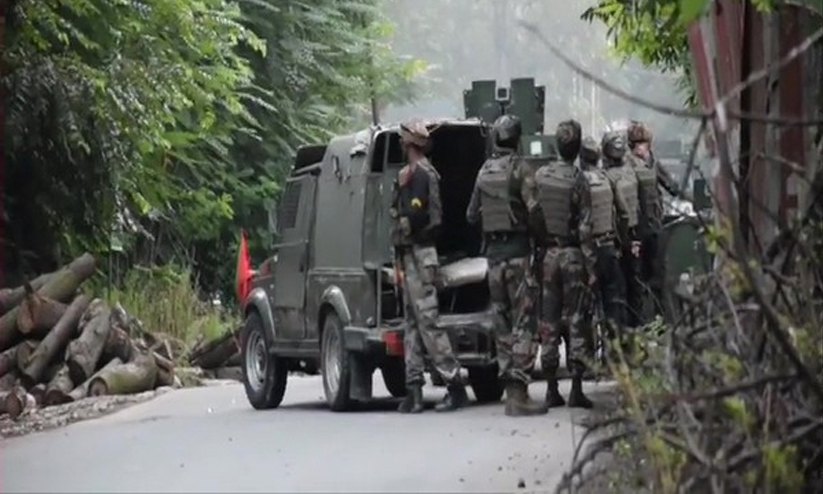 പുൽവാമ ഏറ്റുമുട്ടലിൽ ജവാന് വീരമൃത്യു; മൂന്നു തീവ്രവാദികളെ സേന വധിച്ചു പുൽവാമ ഏറ്റുമുട്ടലിൽ ജവാന് വീരമൃത്യു; മൂന്നു തീവ്രവാദികളെ സേന വധിച്ചു