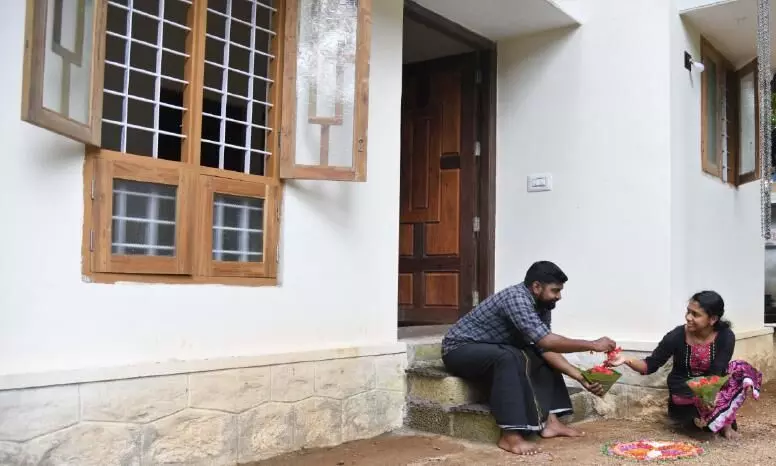 ജീവിതം നല്കിയ നാടിെൻറ ഓണസമ്മാനം ജീവിതം നല്കിയ നാടിെൻറ ഓണസമ്മാനം