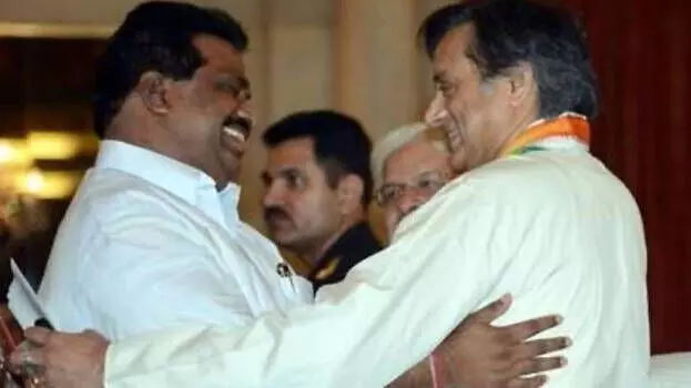 ശശി തരൂരിനോട് മാപ്പ് പറഞ്ഞ് കൊടിക്കുന്നിൽ സുരേഷ്