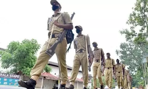 തോക്ക്​... മാസ്​ക്​... മാർച്ച്​... എം.​എ​സ്.​പി ട്രെ​യി​നി​ ബാ​ച്ച്​ റൂ​ട്ട്​​മാ​ർ​ച്ച്​ ന​ട​ത്തി