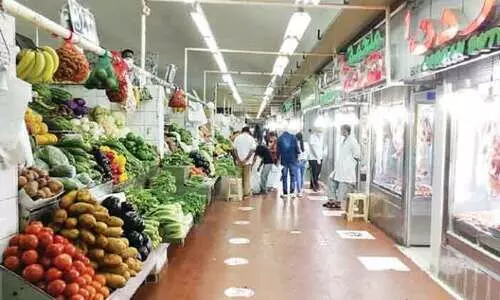 അൽ ​െഎൻ സെൻട്രൽ മാർക്കറ്റിലെ പച്ചക്കറി കടകൾ വീണ്ടും തുറന്നു
