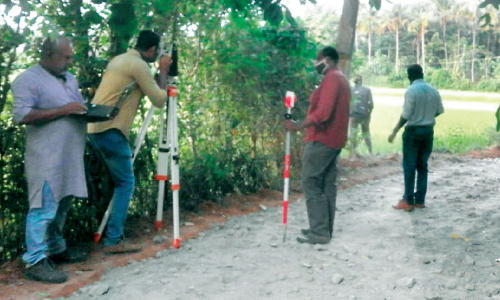 കൃ​ഷി​ഭൂ​മി വ​നം വ​കു​പ്പ്​ വീ​ണ്ടും അ​ള​ക്കു​ന്നു;   പി​ടി​ച്ചെ​ടു​ത്ത് കൃ​ഷി​ക്കാ​രെ ഇ​റ​ക്കി​വി​ടാ​നാ​ണ് വ​നം വ​കു​പ്പ് ശ്ര​മി​ക്കു​ന്ന​തെ​ന്ന്​ നാ​ട്ടു​കാ​ർ