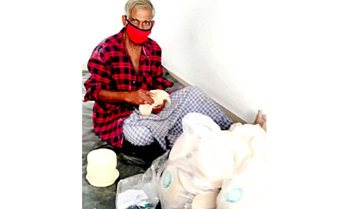 ഒാണം പൊടിപൊടിക്കാൻ പപ്പട രുചിയുമായി വാസുവും കുടുംബവും