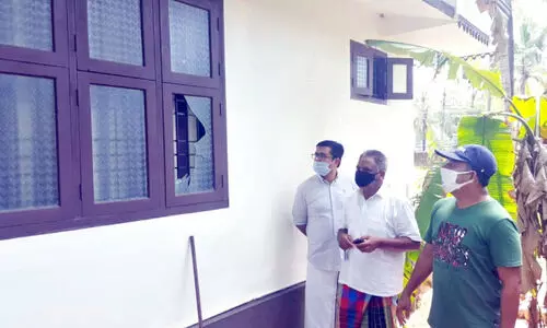 തൈക്കടപ്പുറത്ത് വീടിനുനേരെ ആക്രമണം