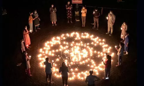 കോവിഡ് സെൻററിലും ഓണാഘോഷം; വെറൈറ്റി പൂക്കളം പങ്കുവെച്ച് ഡോക്ടർ