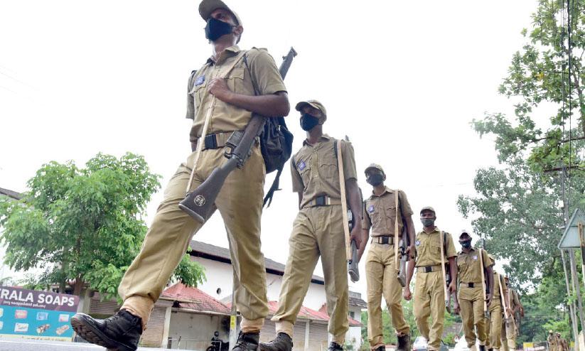 തോക്ക്... മാസ്ക്... മാർച്ച്... എം.എസ്.പി ട്രെയിനി ബാച്ച് റൂട്ട്മാർച്ച് നടത്തി തോക്ക്... മാസ്ക്... മാർച്ച്... എം.എസ്.പി ട്രെയിനി ബാച്ച് റൂട്ട്മാർച്ച് നടത്തി