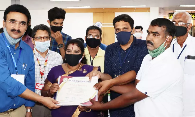 കരിപ്പൂർ: രക്ഷാപ്രവർത്തകരെ എം.ഡി.എഫ്​ ആദരിച്ചു