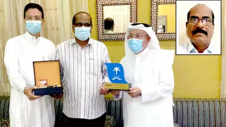 മൂന്നര പതിറ്റാണ്ടത്തെ പ്രവാസം അവസാനിപ്പിച്ചു സൈനുലാബ്ദീൻ മടങ്ങുന്നു മൂന്നര പതിറ്റാണ്ടത്തെ പ്രവാസം അവസാനിപ്പിച്ചു സൈനുലാബ്ദീൻ മടങ്ങുന്നു