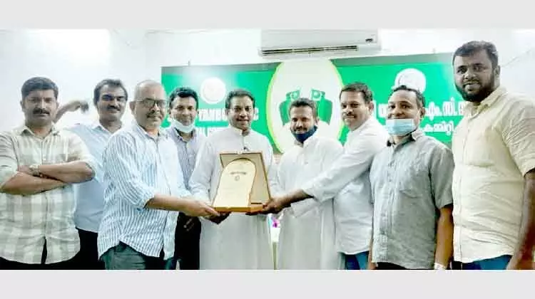 അബ്ദുൽ മജീദ് സുഹ്രിക്ക് കെ.എം.സി.സി യാത്രയയപ്പ് നൽകി അബ്ദുൽ മജീദ് സുഹ്രിക്ക് കെ.എം.സി.സി യാത്രയയപ്പ് നൽകി