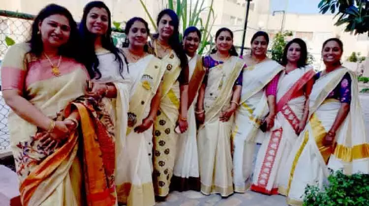 കോവിഡിനിടയിലെ ഓണം: പ്രവാസി മുറ്റത്തും പൂക്കളം വിരിഞ്ഞു കോവിഡിനിടയിലെ ഓണം: പ്രവാസി മുറ്റത്തും പൂക്കളം വിരിഞ്ഞു