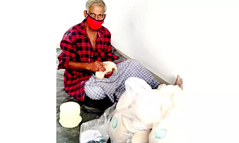 ഒാണം പൊടിപൊടിക്കാൻ പപ്പട രുചിയുമായി വാസുവും കുടുംബവും ഒാണം പൊടിപൊടിക്കാൻ പപ്പട രുചിയുമായി വാസുവും കുടുംബവും