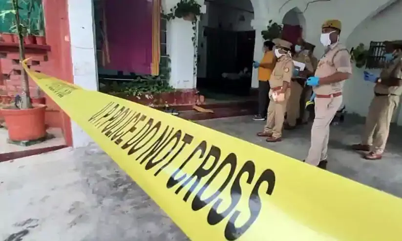 പതിനാലുകാരി മാതാവിനെയും സഹോദരനെയും വെടിവെച്ച് കൊന്നു