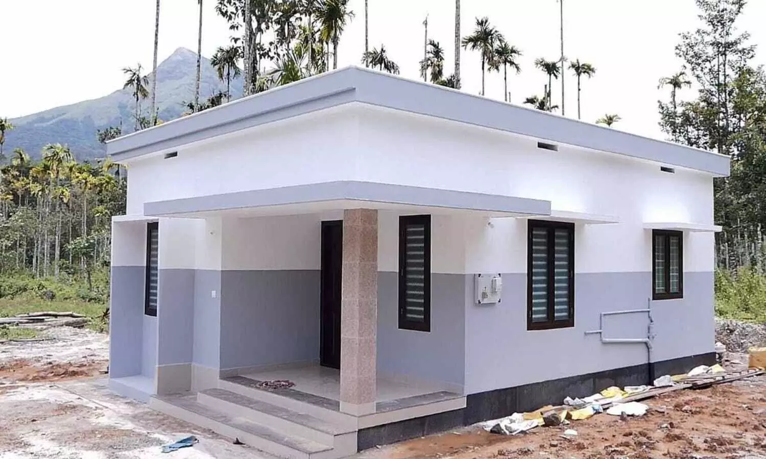 പുത്തുമലയിൽ മർകസ് അലുംനി നിർമ്മിച്ച വീട് കൈമാറി