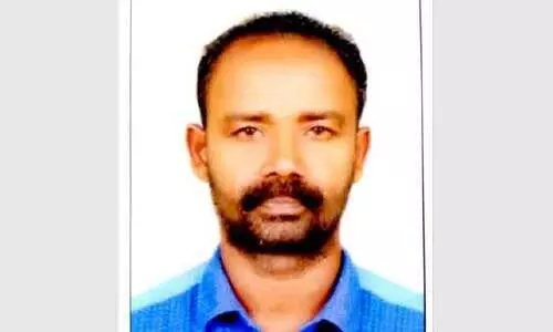 കടമ്പകള്ക്കൊടുവിൽ പ്രതാപന് ജനാര്ദനെൻറ മൃതദേഹം നാട്ടിലെത്തി കടമ്പകള്ക്കൊടുവിൽ പ്രതാപന് ജനാര്ദനെൻറ മൃതദേഹം നാട്ടിലെത്തി