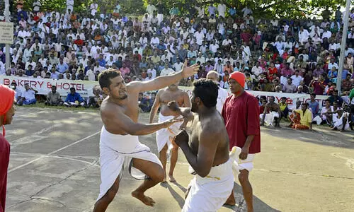 ഇക്കുറി കുന്നംകുളത്ത്  ഓണത്തല്ലുണ്ട്​; ചേരിതിരിഞ്ഞ അങ്കത്തിന്  കോവിഡ് എന്നു മാത്രം
